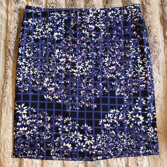 ANN TAYLOR FLORAL SKIRT - Picture 3 of 9